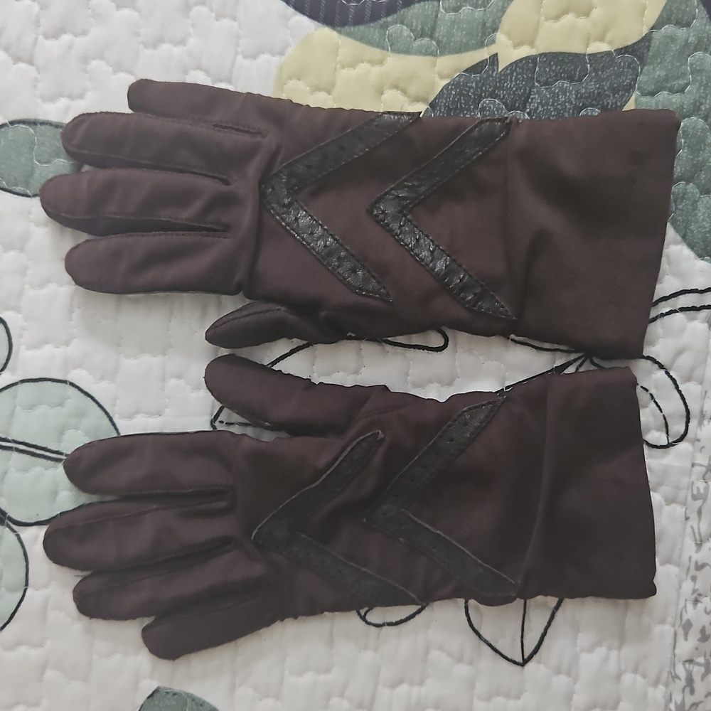 Brown Gloves With Chevron Accents - Picture 2 of 7